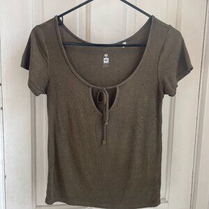 Olive Ribbed Keyhole Tie Front Top – ME to WE – Size Small